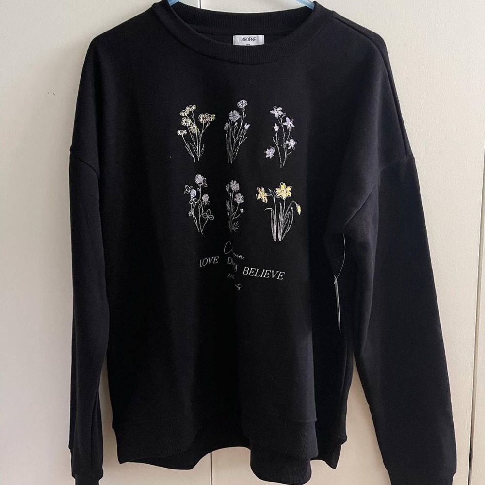 New Ardene Crewneck